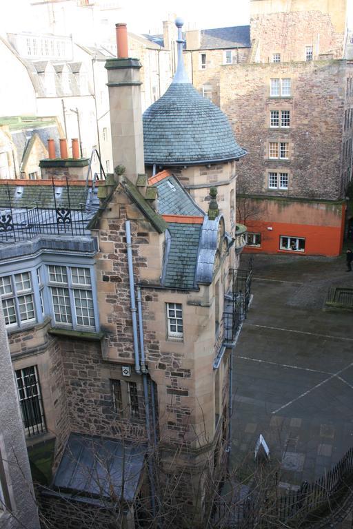 Royal Mile Balconies By The Castle Aparthotel Edinburgh Eksteriør bilde